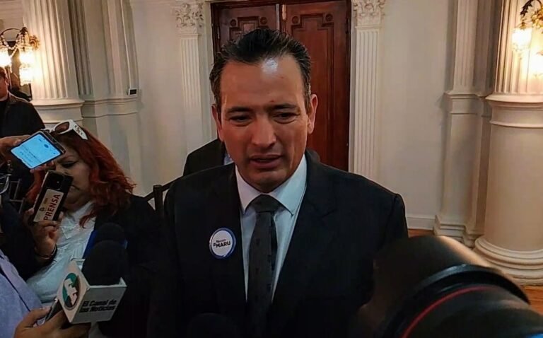 Marco Bonilla en su trabajo como Presidente Municipal