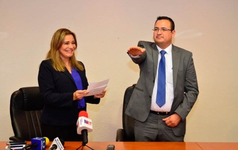 Marco Bonilla en su trabajo como Presidente Municipal