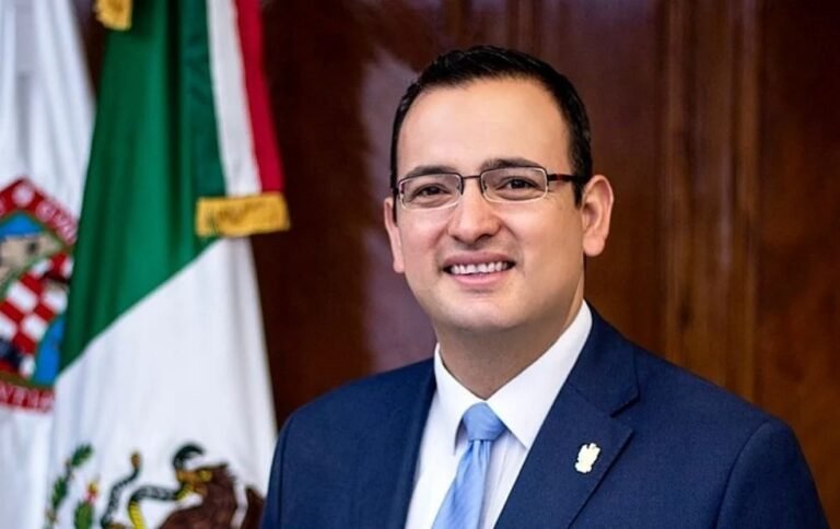 Marco Bonilla en su trabajo como Presidente Municipal