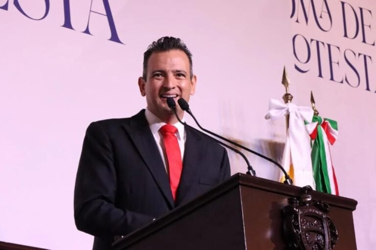 Marco Bonilla en su trabajo como Presidente Municipal