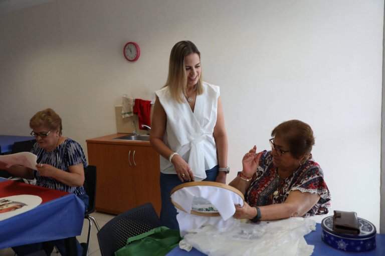 Fortalece DIF Estatal atención a personas adultas mayores en Plan Vida
