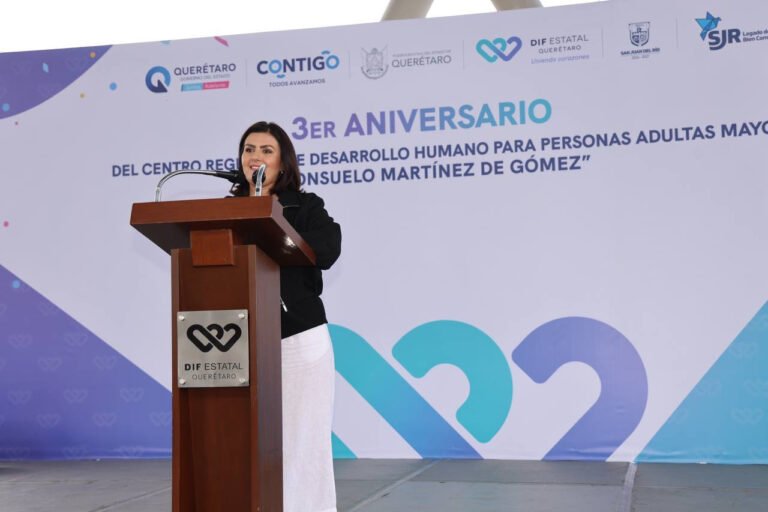 Festejan adultos mayores el tercer aniversario del Centro Regional en San Juan del Río