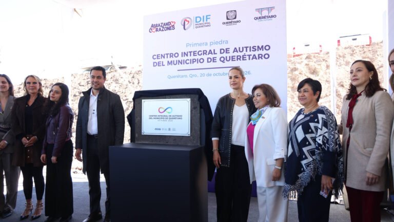 Colocan la primera piedra del Centro Integral de Autismo