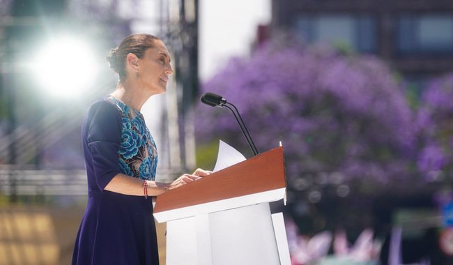 Demostramos que el pueblo de México es mucha pieza; juntas y juntos somos más: Presidenta ante más de 350 mil mexicanos en el Zócalo