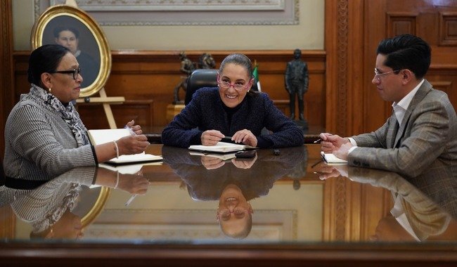 Presidenta Claudia Sheinbaum conversa vía telefónica con el papa León XIV para invitarlo a México