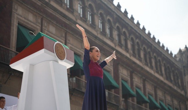 Ante 600 mil personas en el Zócalo, Presidenta sostiene: México avanza con dignidad, justicia, unidad y con la fuerza invencible del pueblo